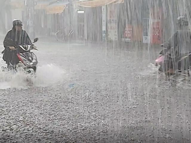 Tin tức trong ngày - Thời tiết cuối tuần: Miền Bắc có nơi nắng nóng, miền Nam tiếp tục mưa lớn