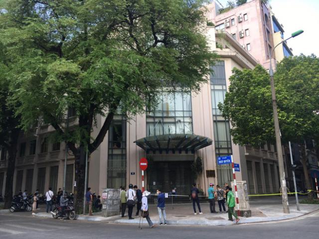 Tin tức trong ngày - HN: Ca dương tính SARS-CoV-2 đến Cục thuộc Bộ Công Thương, 1 tòa nhà bị tạm phong tỏa