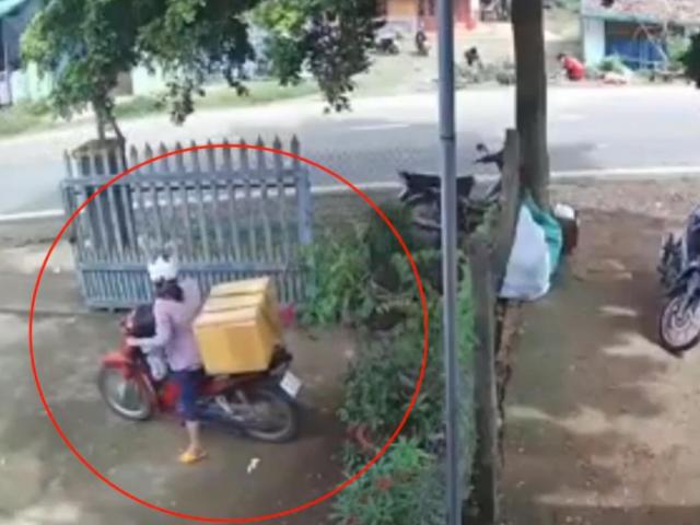 Tin tức trong ngày - Clip: Lao xe ra đường bất cẩn, nữ tài xế rước họa vào thân