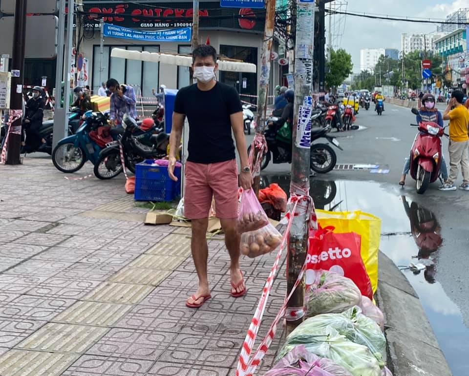 Công Vinh than “đời bất công” khi giúp Thuỷ Tiên làm từ thiện - 1