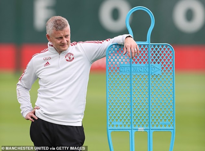 HLV Solskjaer sẽ phải chờ thêm một thời gian mới có thể có được sự phục vụ của tân binh Sancho