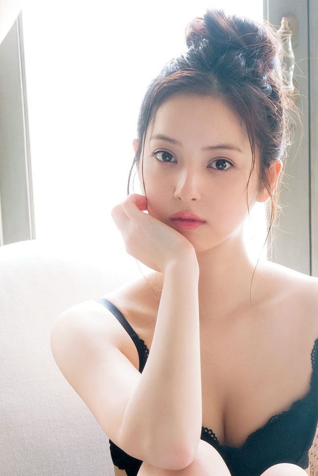 Vẻ đẹp tiên sa của đệ nhất mỹ nhân Nhật Bản, Hàn Quốc bị chồng "cắm sừng" - 1