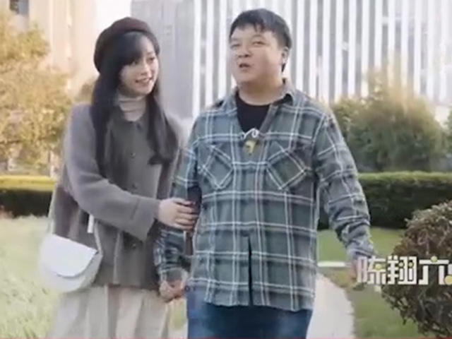 Cười 24H - "Cái miệng làm hại cái thân", khen bạn gái thì phải biết điểm dừng!