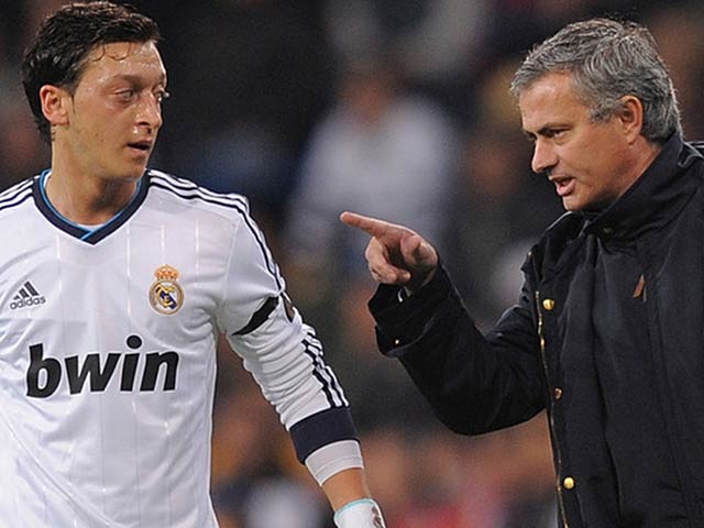 Bóng đá - “Ông trùm” Real Madrid lại lộ phát ngôn sốc, Ozil - Mourinho "dính đòn"