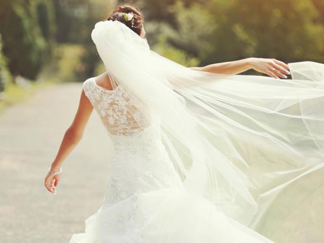 Bạn trẻ - Cuộc sống - Sát ngày cưới thì bố đẻ bị tai nạn, cô dâu tuyên bố "giải tán" sau lời vùng vằng từ phía chú rể