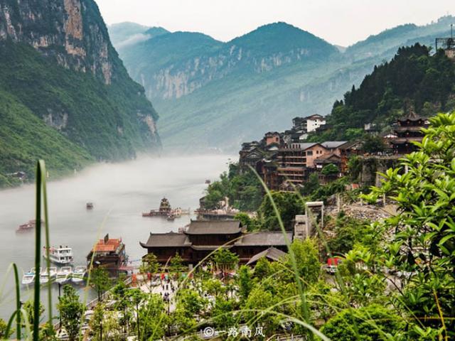 Du lịch - Nơi tuyệt đẹp ở Trùng Khánh, mùa hè du khách nô nức ghé thăm