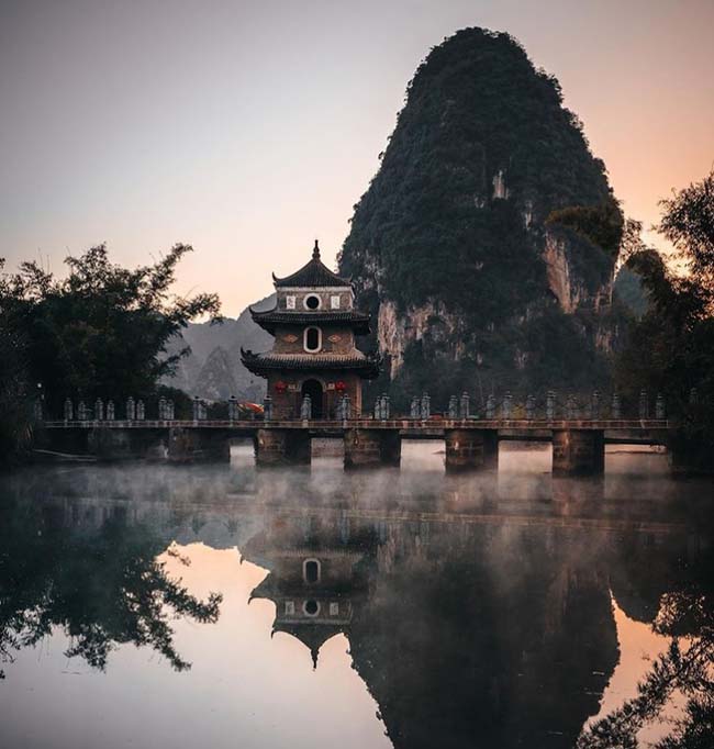 Khung cảnh tuyệt vời để đón bình minh hay hoàng hôn tại Quảng Tây, Trung Quốc.
