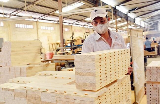 Bị áp thuế tới 200%, lo gỗ Trung Quốc “đội lốt” hàng Việt xuất sang Mỹ - 1