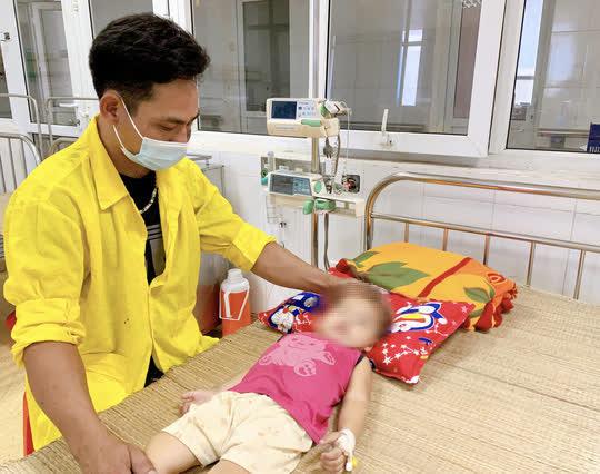 Bệnh nhi được theo dõi tại bệnh viện và hiện đã được xuất viện