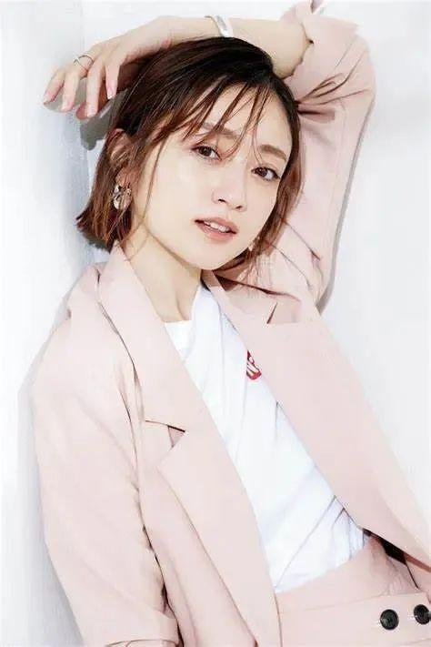 'Hot': Mẹo lựa chọn trang phục hằng ngày để 'đóng băng tuổi tác' của Anda Youshi - 8