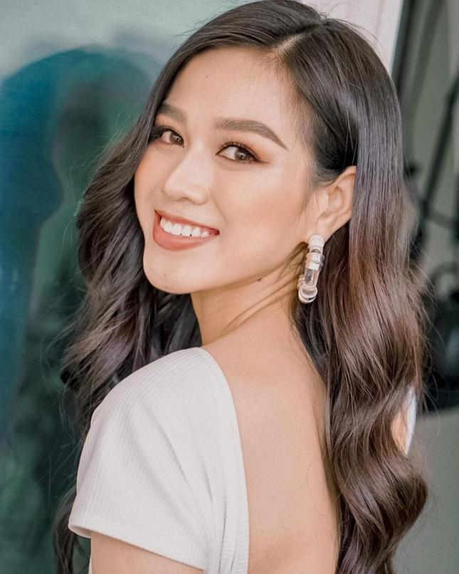 Hoa hậu Đỗ Thị Hà tiết lộ đang niềng răng, chia sẻ bí kíp tăng chiều cao với người hâm mộ - 1