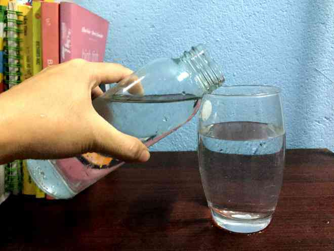 Nên uống đủ nước. Ảnh: NHẬT LINH