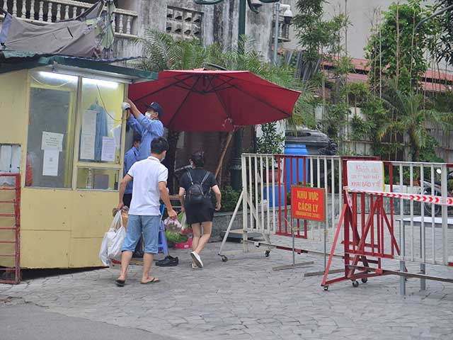 Tin tức trong ngày - Đi giao hàng ở Hà Nội, người phụ nữ dương tính với SARS-CoV-2