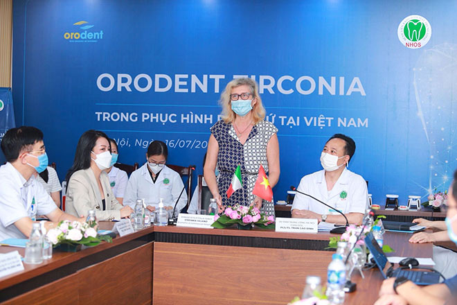 Đại diện Dental Pro, BGĐ Bệnh Viện & Tùy viên KT & TM Đại Sứ Quán