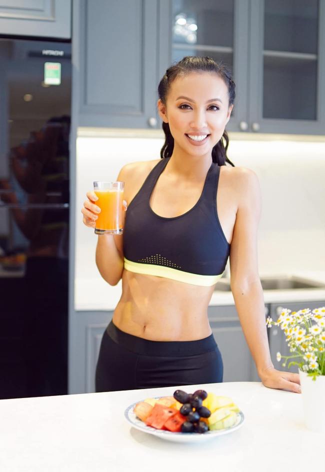 Đồng thời, những thói quen sinh hoạt hàng ngày như uống đủ nước, uống detox định kỳ để thải độc,&nbsp;ngủ đủ giấc... sẽ là những yếu tố cải thiện chất lượng cuộc sống tốt hơn.
