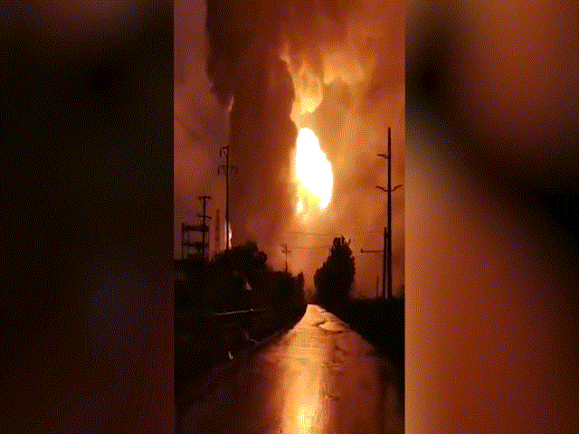 Thế giới - Video: Nổ lớn ở nhà máy TQ và điều kỳ lạ xảy ra trên bầu trời