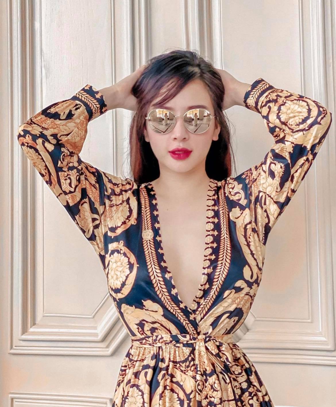 Hot girl Phương Bora mê váy áo có thiết kế "lạ" - 7