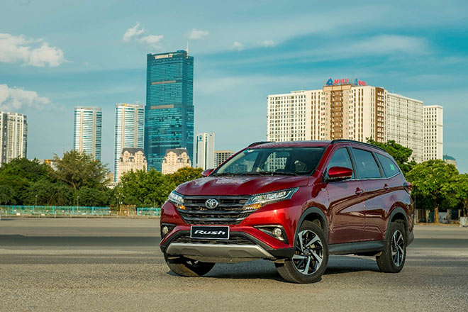 Toyota Rush 2021 nâng cấp hệ thống giải trí, tặng bảo hiểm vàng - 1