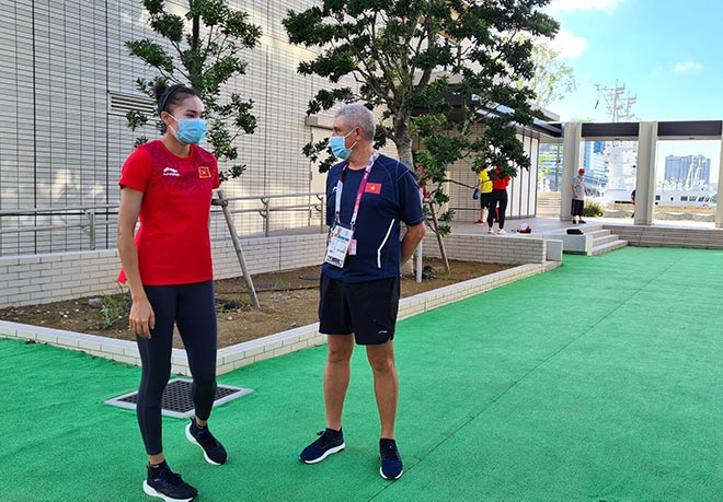 Quách Thị Lan có màn tập nhẹ trong làng VĐV. Trong khi đó từ sáng sớm, chuyên gia Donnelly Joseph Ignatius cùng 2 VĐV Đinh Thị Hảo và Lường Thị Thảo cũng đã có buổi tập đầu tiên tại địa điểm thi đấu của môn Rowing. Được biết, địa điểm thi đấu của môn Rowing là eo biển nên sóng và gió to hơn sông Giá (Hải Phòng), nơi tuyển Rowing Việt Nam thường tập.