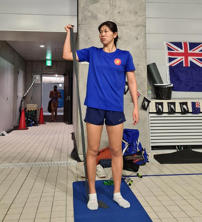 Một ngày sau khi đến Nhật Bản để tham dự Olympic Tokyo 2021, các VĐV thể thao Việt Nam đã có buổi tập luyện đầu tiên vào sáng ngày 20/7. "Kình ngư" Nguyễn Thị Ánh Viên tỏ ra sung sức khi tập luyện làm quen Trung tâm thể thao dưới nước.