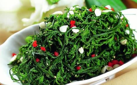 Rau dớn được sử dụng làm rau ăn ở nhiều nước. Người ta lấy lá non, ngọn non dùng luộc, nấu canh, xào thịt, làm nộm cũng có thể dùng ăn sống.