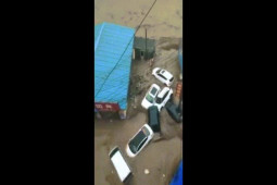 Thế giới - Mưa lớn nhất trong 60 năm, quan chức Trung Quốc bị nước lũ cuốn trôi