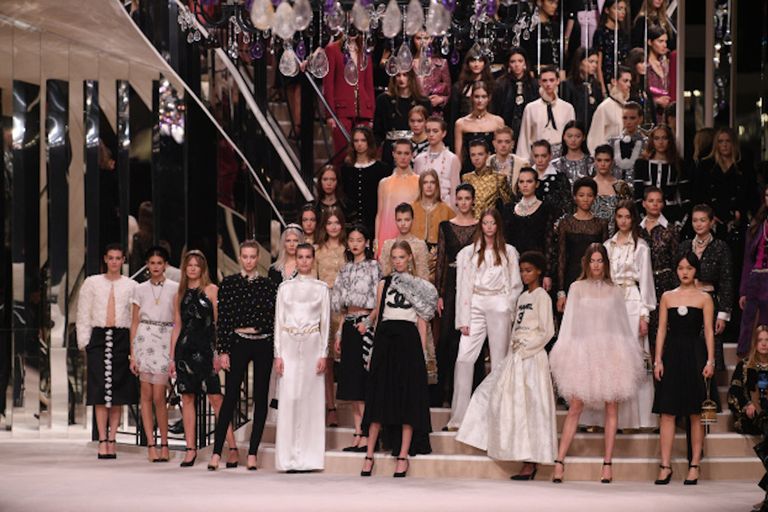 Bộ sưu tập Métiers d’Art 2021 của Dior quay trở lại quê hương - 1