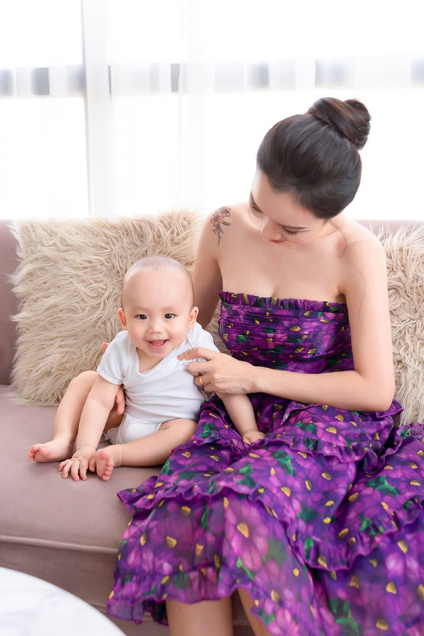 Cana hoàng và thiên thần bé nhỏ của mình