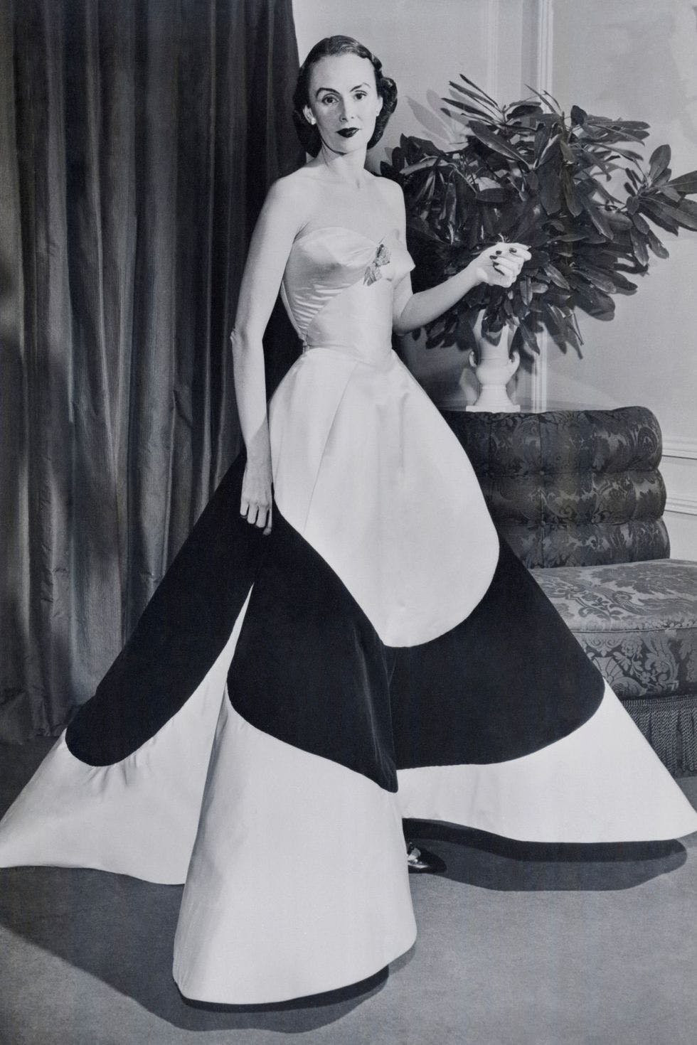 Những thiết kế có ảnh hưởng đến nay của huyền thoại thời trang Charles James - 4