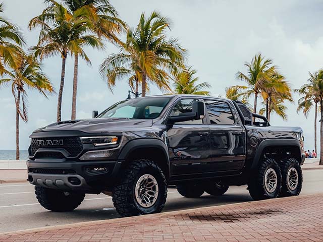 Tin tức ô tô - Diện kiến siêu bán tải Ram 1500 TRX 2021 phiên bản 6x6 dữ dằn