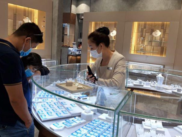 Kinh doanh - Cửa hàng đóng cửa, 1 đại gia vàng vẫn lãi hơn 700 tỉ