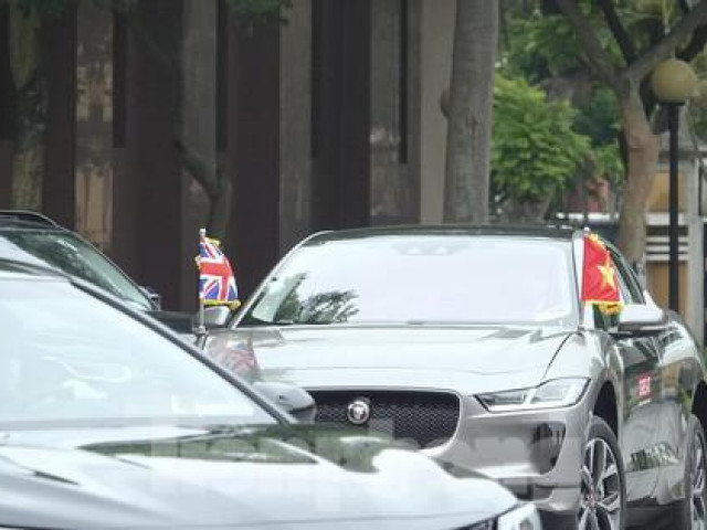 Thế giới - Chiếc xe điện đặc biệt đưa Bộ trưởng Quốc phòng Anh tới gặp Đại tướng Phan Văn Giang