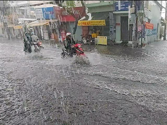 Tin tức trong ngày - Áp thấp nhiệt đới cách Quảng Ninh 110km, miền Bắc mưa to nhiều nơi