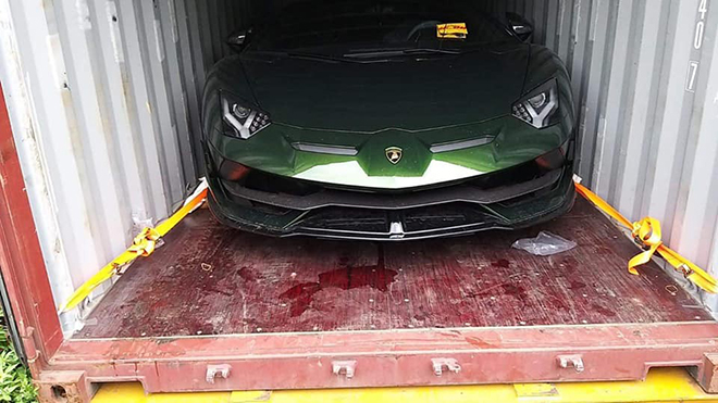 "Siêu bò" Lamborghini Aventador SVJ màu độc đã về Việt Nam - 5