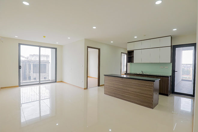 Căn hộ Rose Town bàn giao hệ thống nội thất chất lượng cao như trần thạch cao, sàn gạch ceramic, hệ thống cửa, tủ bếp, thiết bị vệ sinh…