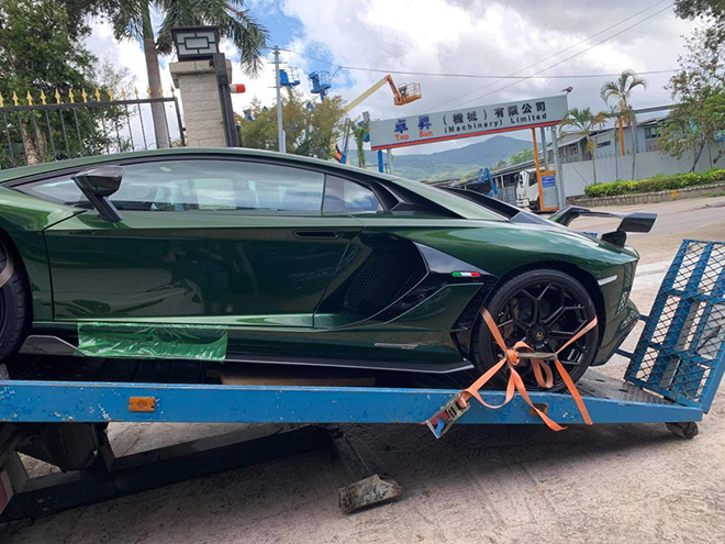 "Siêu bò" Lamborghini Aventador SVJ màu độc đã về Việt Nam - 6