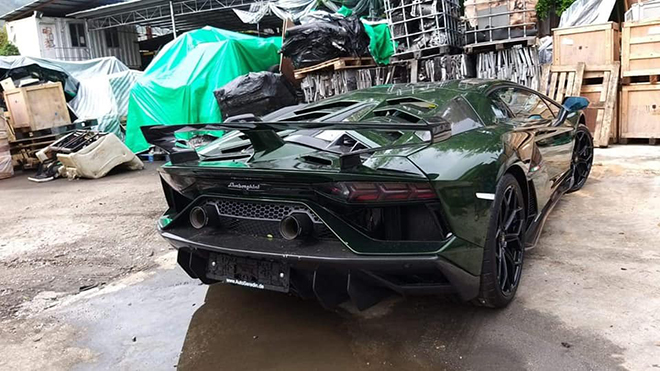 "Siêu bò" Lamborghini Aventador SVJ màu độc đã về Việt Nam - 8