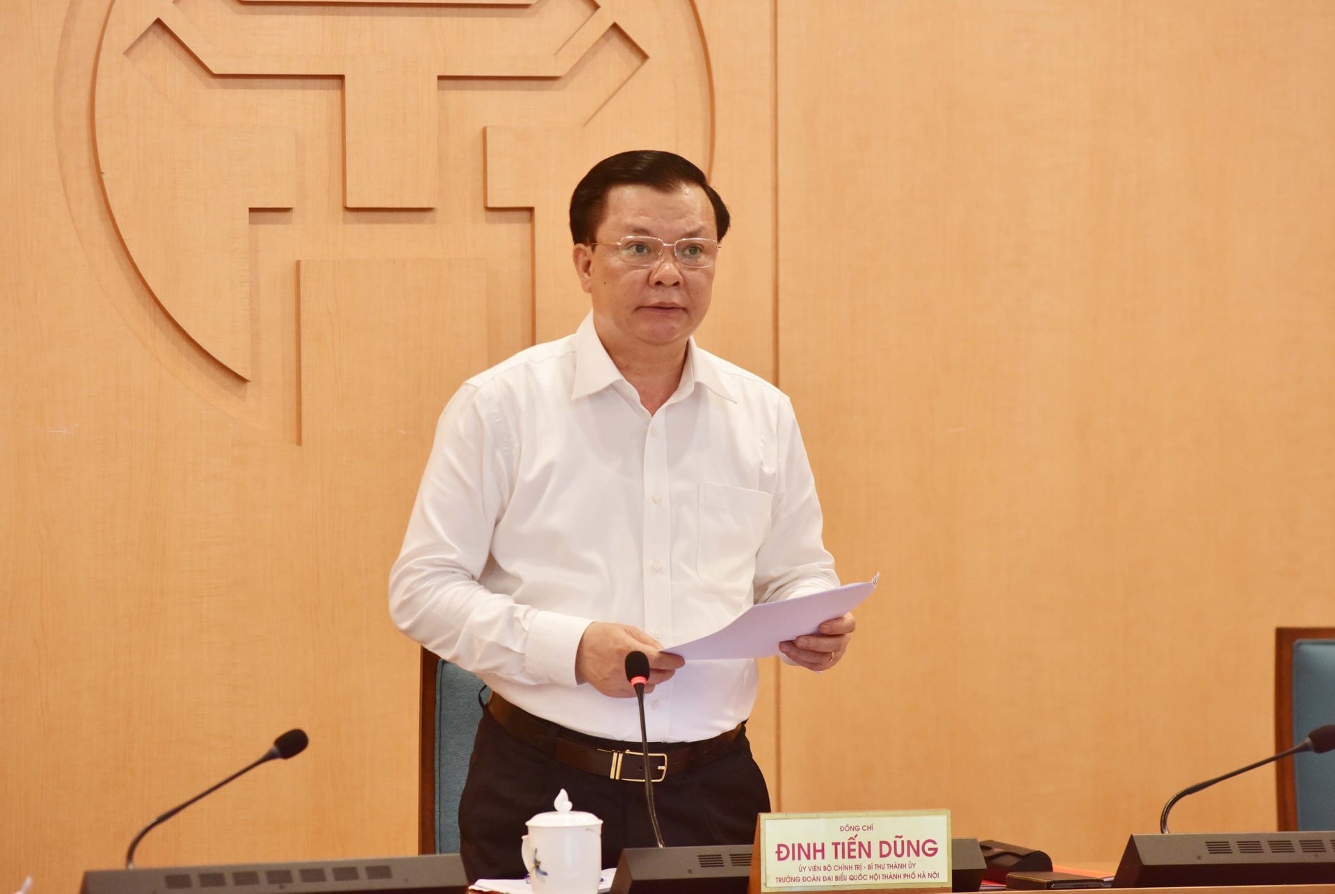 Bí thư Thành ủy Hà Nội Đinh Tiến Dũng yêu cầu nâng mức nguy cơ trong kịch bản chống dịch.