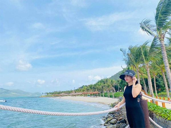Đỗ Thị Thanh Tâm thuộc thế hệ 9X, cô nàng được biết đến bởi tính cách hài hước, duyên dáng cùng tài ăn nói hóm hỉnh làm đốn tim cộng đồng mạng trên mỗi buổi livestream của mình.