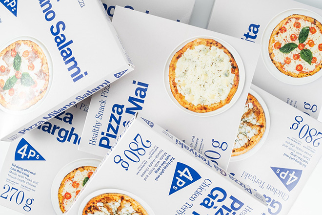 Chỉ sau vài phút nướng bánh, thực khách đã có thể thỏa nỗi “tương tư” Pizza 4P’s.