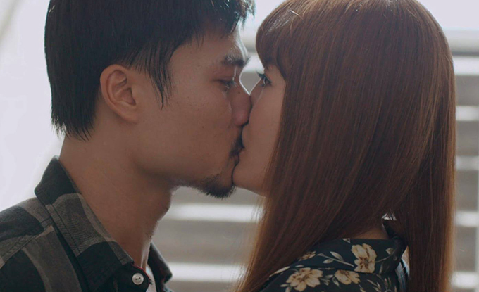 Nụ hôn &#34;râu ria&#34; của Thanh Hương và loạt cảnh khóa môi đặc biệt của sao Việt - 1