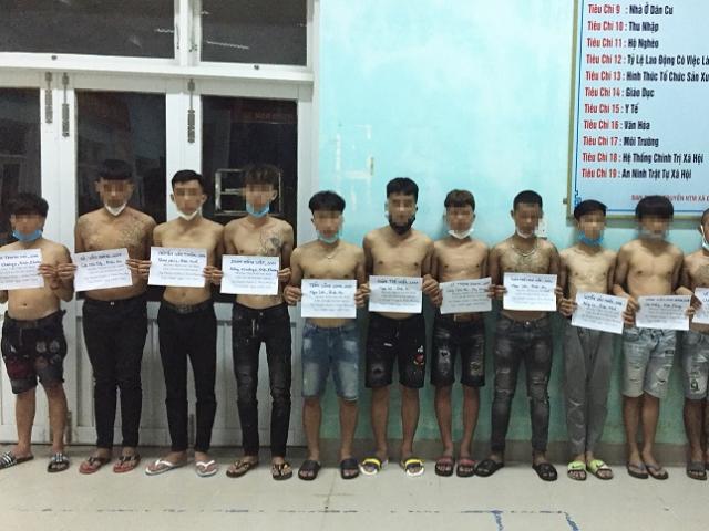 Pháp luật - Mâu thuẫn khi đá bóng, hơn 20 thanh, thiếu niên vác đại đao đi "thanh toán" đối thủ