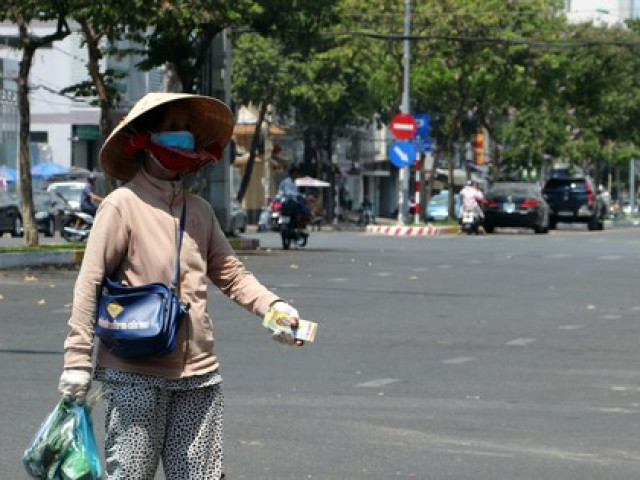 Kinh doanh - Giải ngân gói an sinh 26 nghìn tỷ: Tiền mới chỉ đến tay người bán vé số?