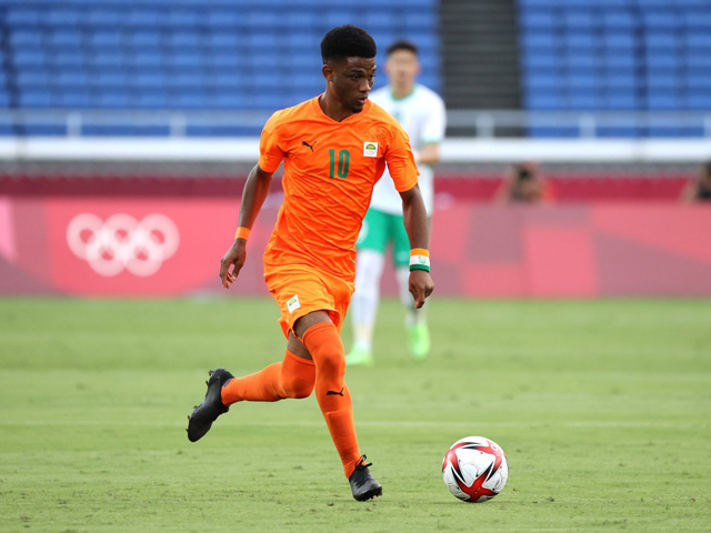 Bóng đá - SAO trẻ Diallo của MU khuấy đảo đấu trường Olympic, kiến tạo đẳng cấp