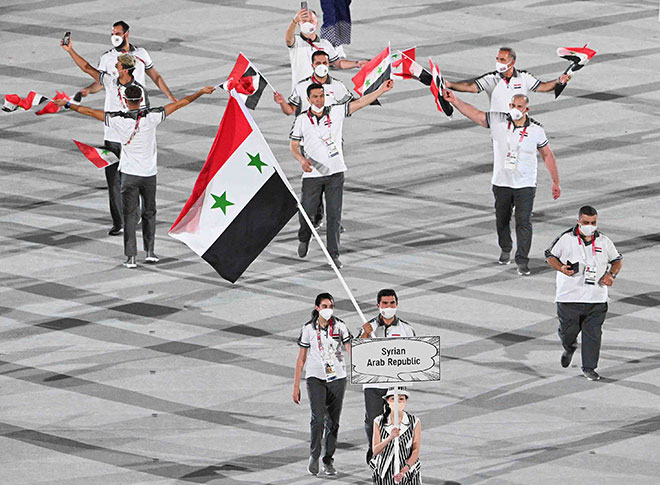 Hend Zaza 12 tuổi&nbsp;của đoàn thể thao Syria là 1 trong 2 người cầm cờ của quốc gia này&nbsp;