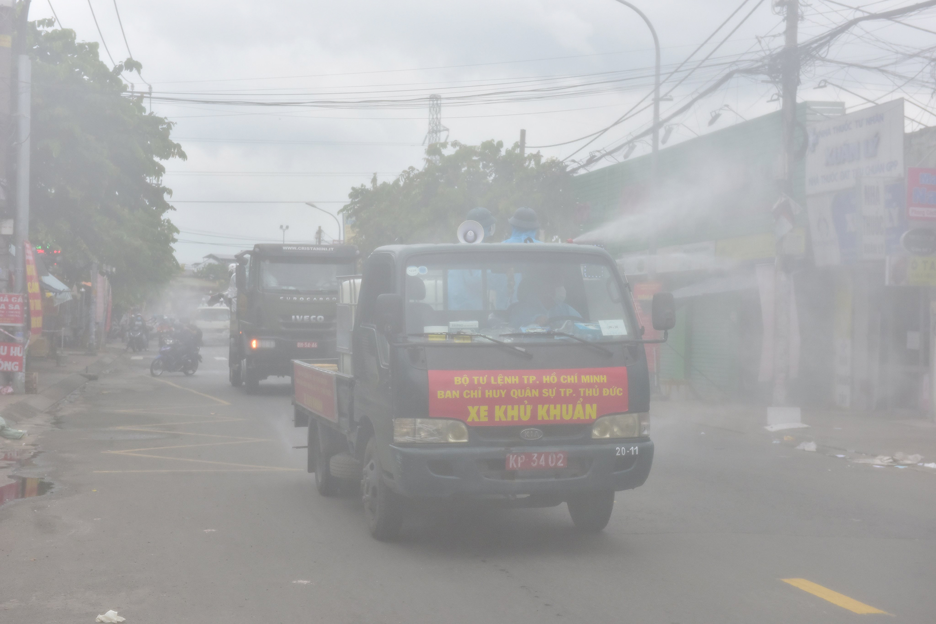 Ảnh: Ngày đầu ra quân phun hoá chất tiêu độc, khử khuẩn toàn bộ TP.HCM - 14