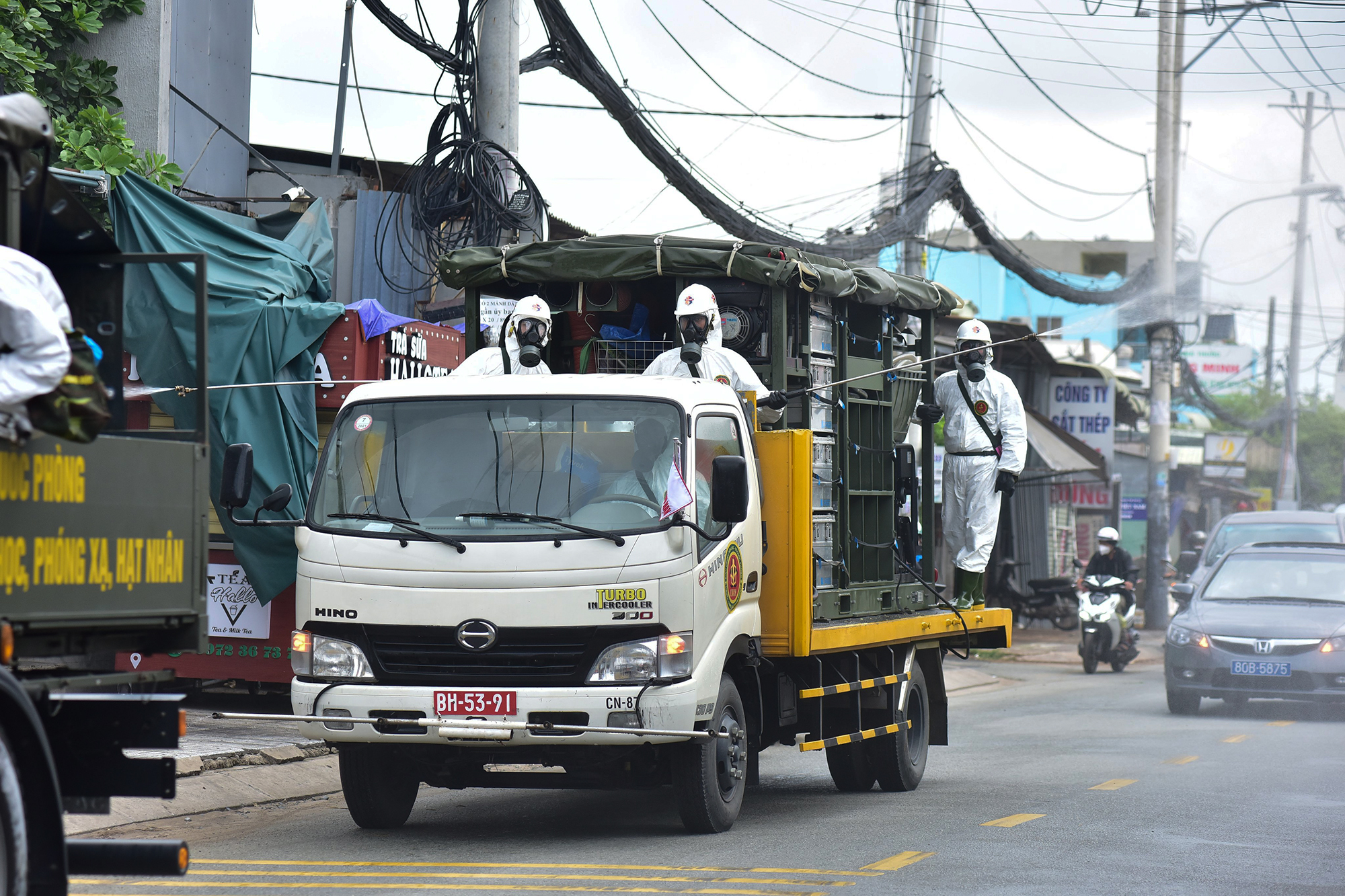 Ảnh: Ngày đầu ra quân phun hoá chất tiêu độc, khử khuẩn toàn bộ TP.HCM - 3