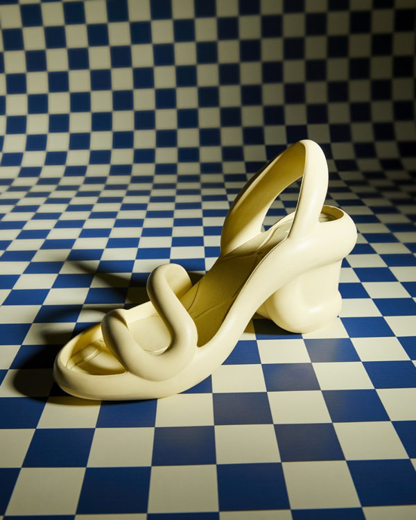 Độc đáo đôi dép được lấy cảm hứng từ rắn hổ mang - 4