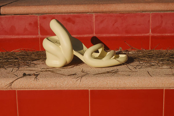 Độc đáo đôi dép được lấy cảm hứng từ rắn hổ mang - 7