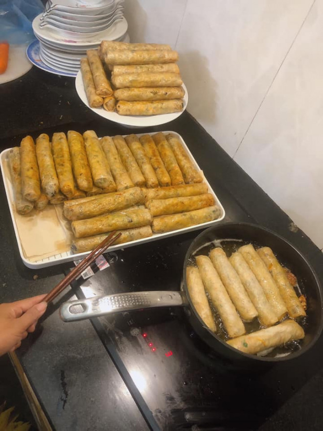Nem rán sơ 1 lần để cấp đông hoặc rán ăn ngay